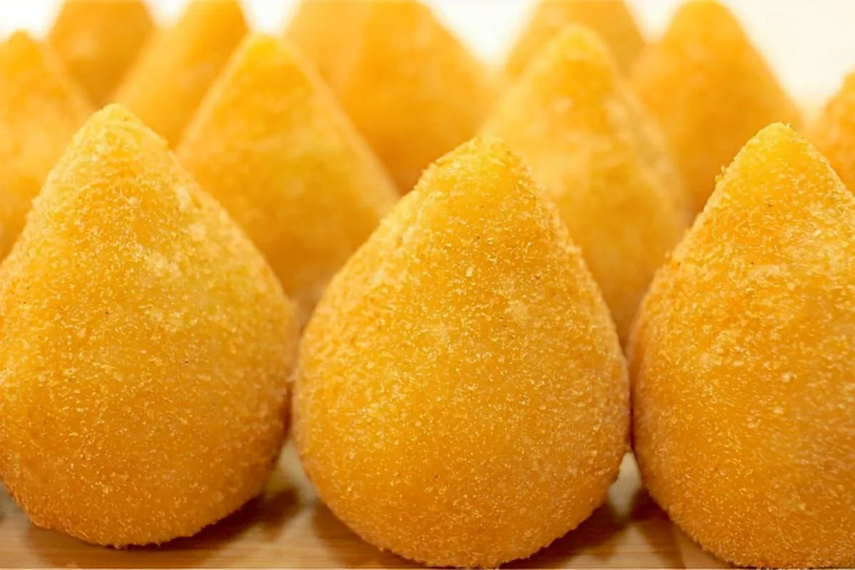 Coxinha para iniciantes a receita da massa e do recheio das melhores coxinhas de lanchonete