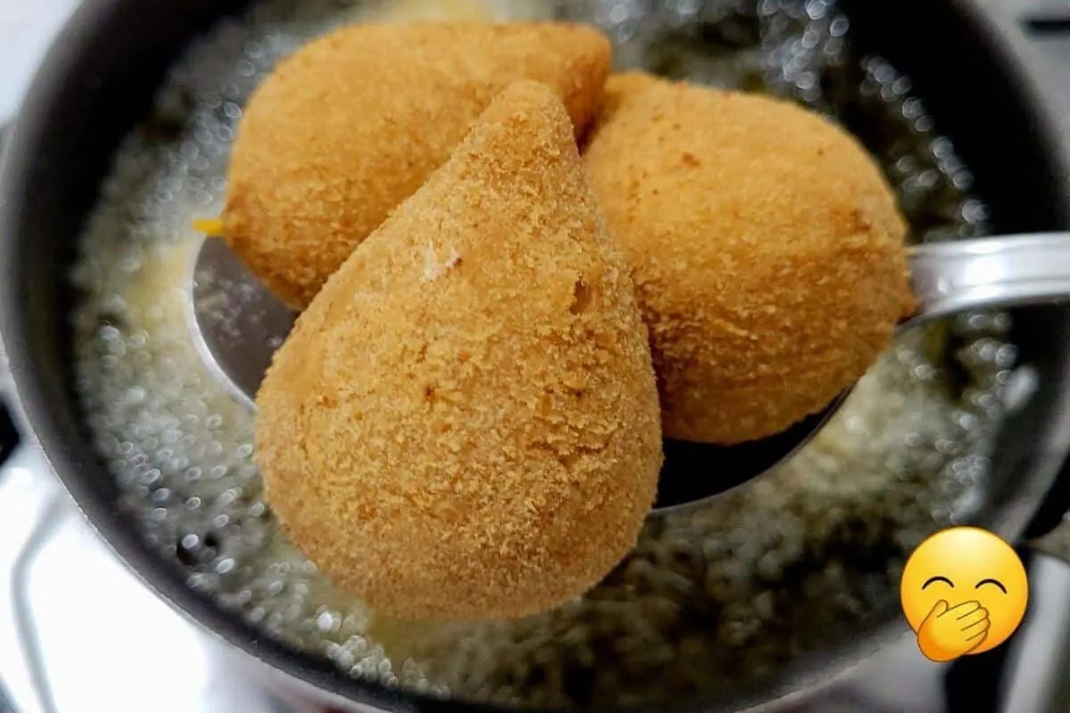 Coxinha sequinha e crocante com uma massa maravilhosa e muito simples de preparar