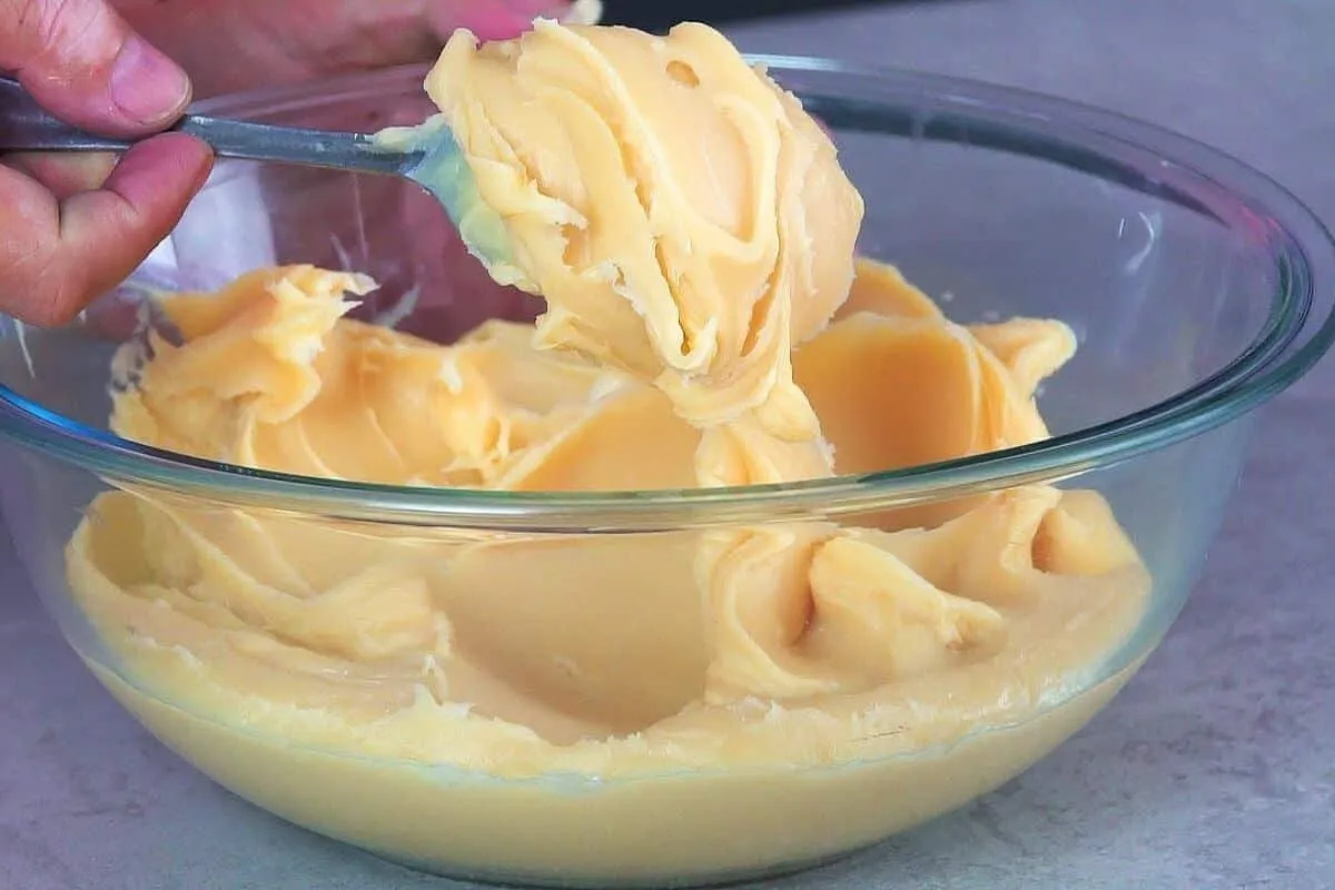 Creme belga para rechear bolos e tortas cremoso e fácil de preparar em casa