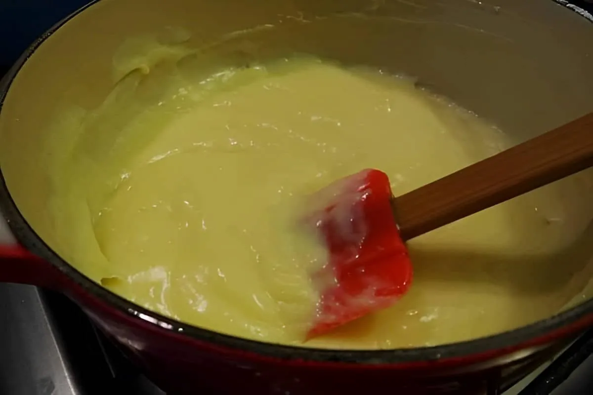 Creme belga para recheio de bolo ou até mesmo para comer como sobremesa
