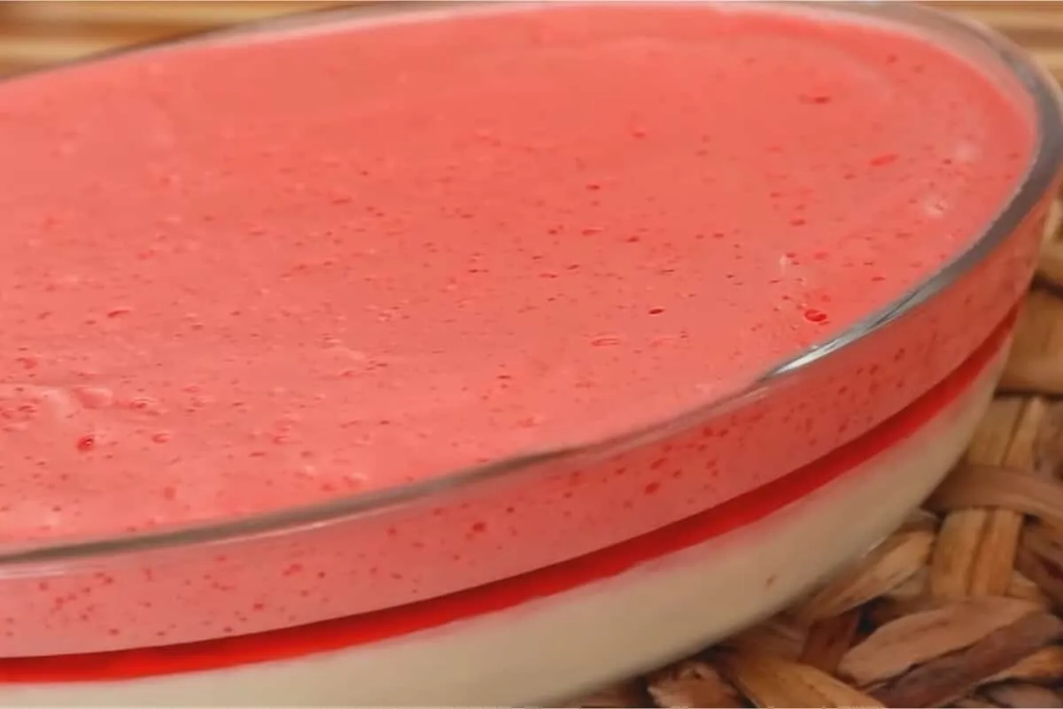 Creme chinês de morango simples e fácil para ser a sobremesa de destaque no seu ano novo