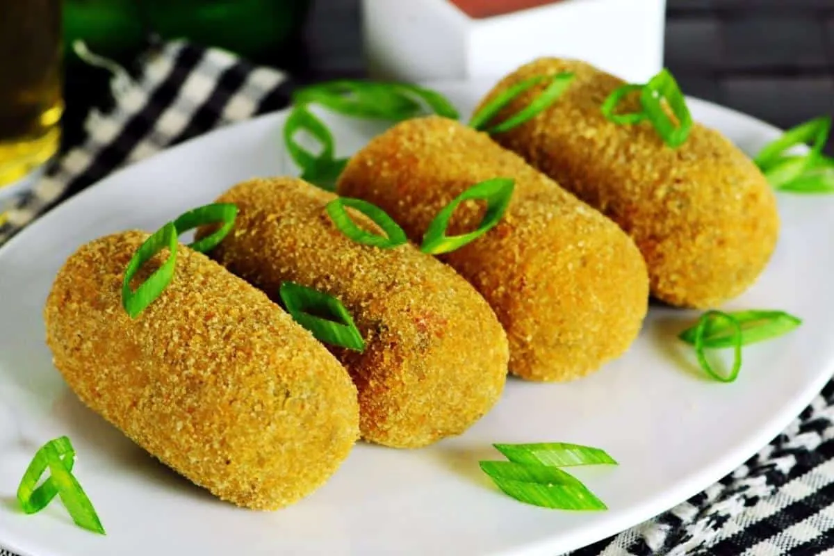 Croquete de carne moída de lanchonete: fica sequinho por fora e suculento por dentro