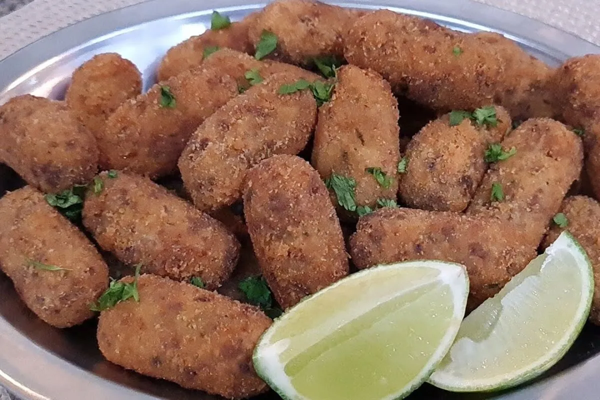Croquete de carne moída de lanchonete sequinho por fora e molhadinho por dentro