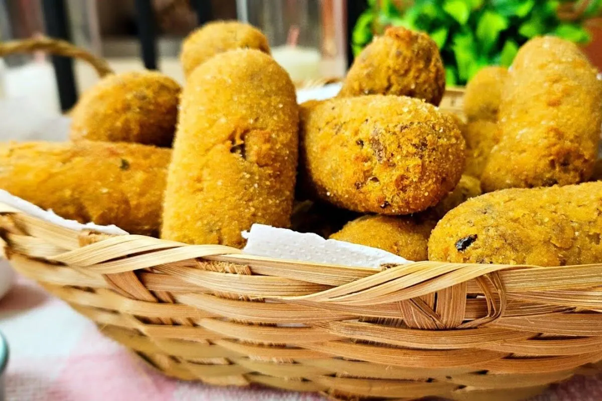 Croquete de carne moída que rende muito e fica com uma casquinha sequinha e crocante que todos amam