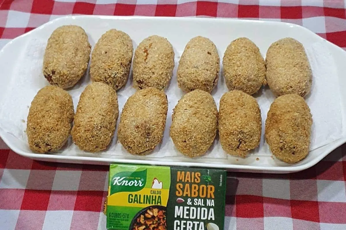 Croquete de frango sequinho e crocante: ótimo petisco para você saborear em família
