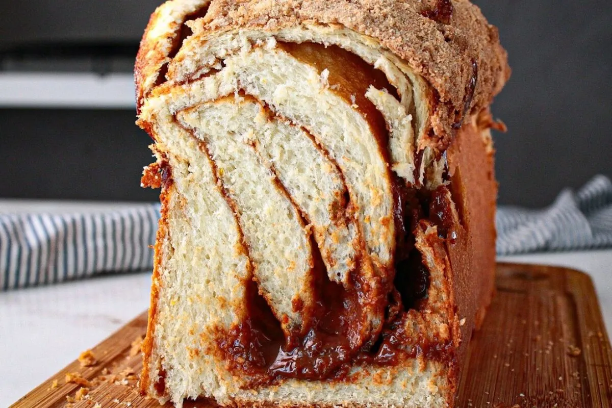 Cuca alemã recheada e super fofinha: receita clássica perfeita para o café da tarde