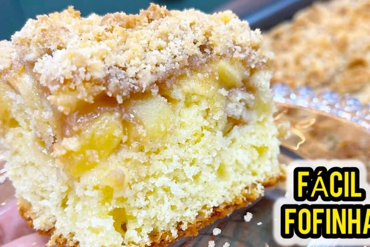 Cuca de maçã, uma receita caseira e deliciosa  que fica fofinha e vai perfumar a sua casa com um cheirinho de canela