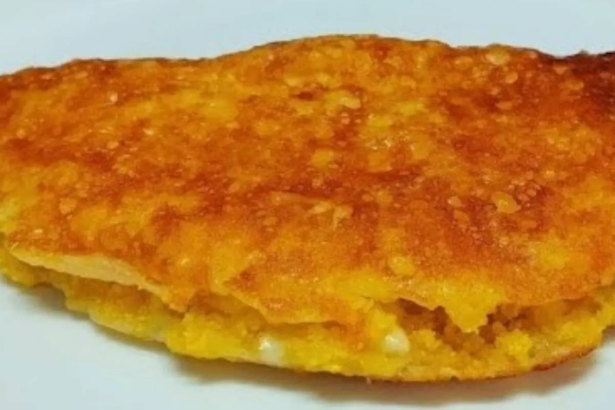 Cuscuz de frigideira para substituir o pãozinho francês no café e no lanche