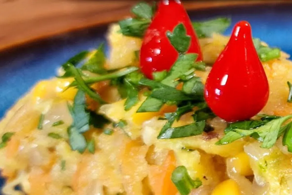 Cuscuz de legumes, um prato colorido e nutritivo que você faz com o que sobrou na geladeira