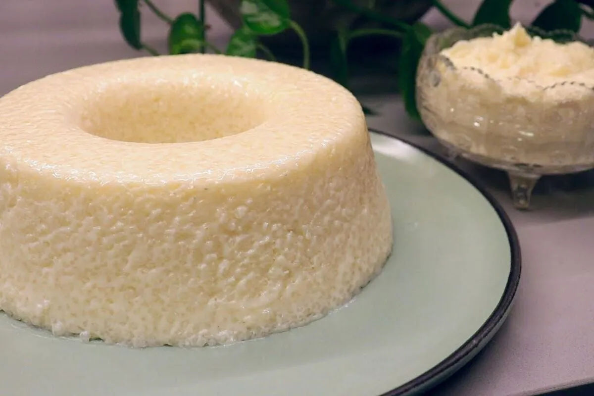 Cuscuz de tapioca, uma delícia prática de fazer para servir com leite condensado e coco ralado