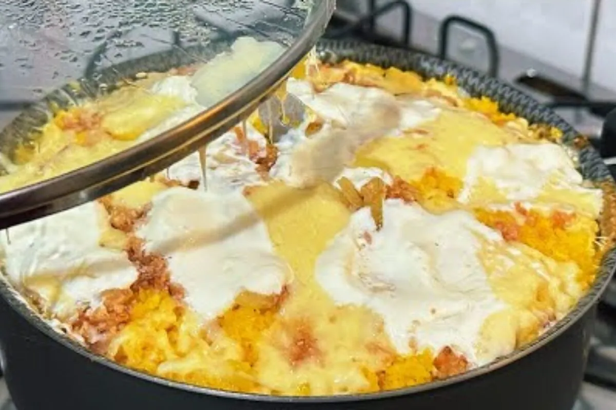 Cuscuz recheado com bacon requeijão e queijo uma explosão de sabor no café ou lanche