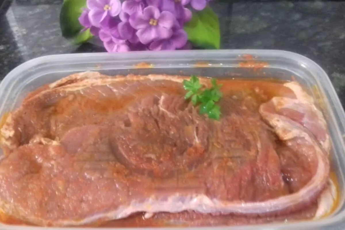 Depois que aprendi como temperar bife nunca mais fiz carne dura na hora do almoço