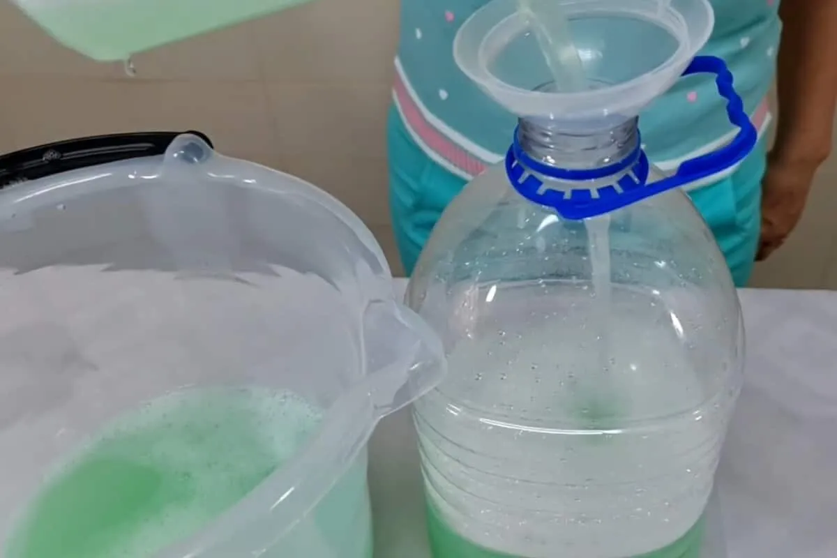 Desinfetante caseiro perfumado e potente para deixar sua casa cheirosa e limpa o dia todo