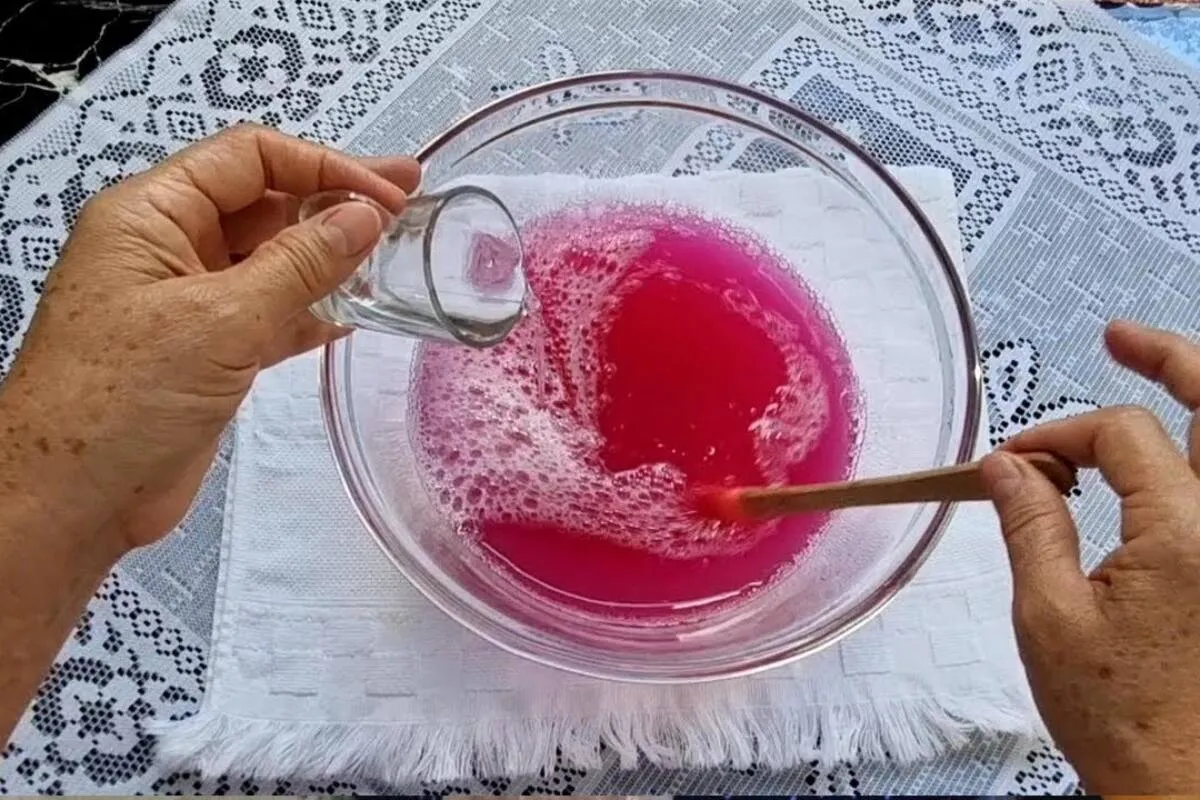 Detergente caseiro concentrado que rende e espuma bastante na hora de usar