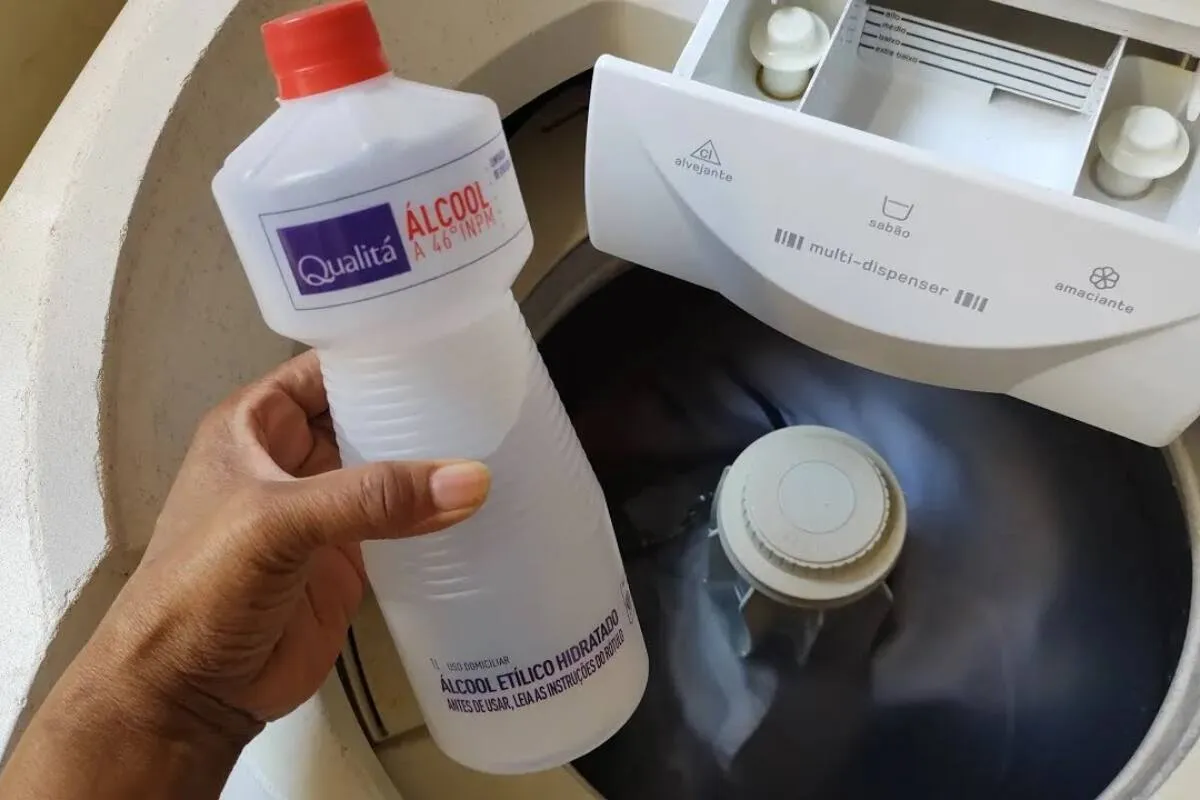 Dica para lavar roupas com álcool que te ajuda a economizar tempo e dinheiro