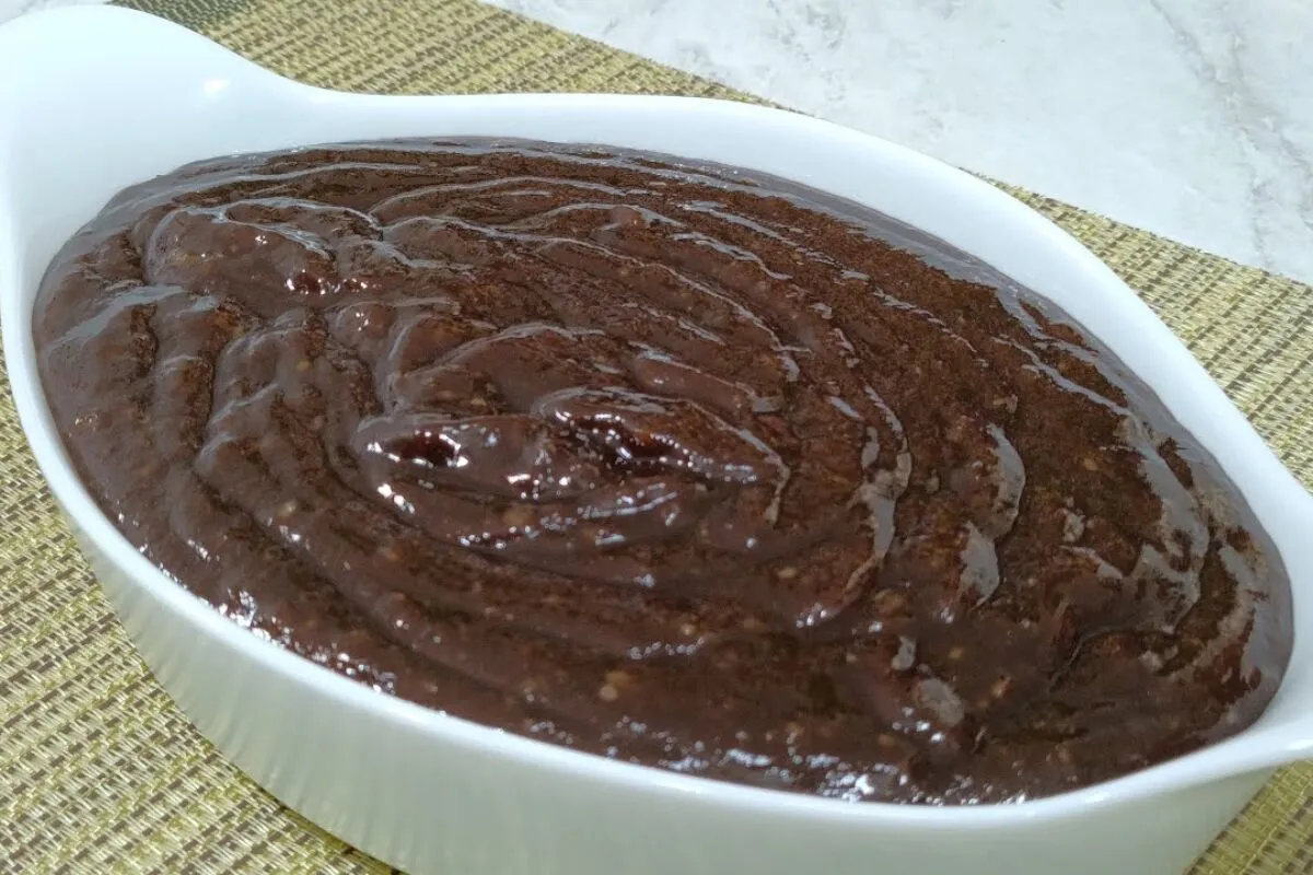 Doce de banana cremoso, uma receita típica de vó, que fica delicioso e com uma cor linda