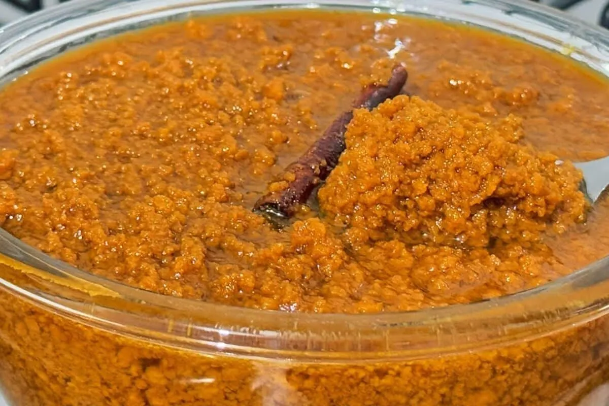 Doce de leite ambrosia, um doce de leite talhado tradicional que é de comer lambendo os dedos