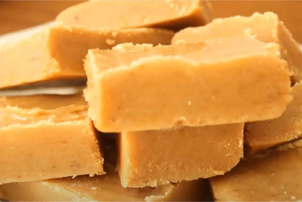 Doce de leite de corte fácil e rápido que derrete na boca e não vai ao fogo