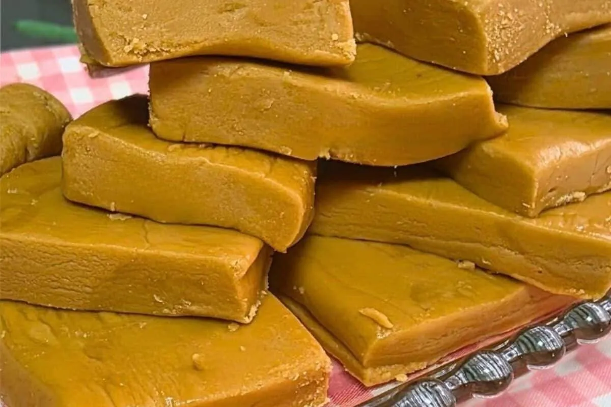 Doce de leite em pó de corte testado e aprovado, com sabor caseiro e que derrete na boca