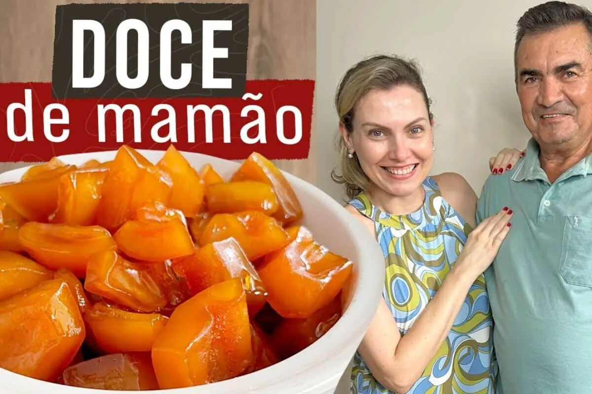 Doce de mamão verde em pedaços com calda brilhante, durinho por fora e macio por dentro