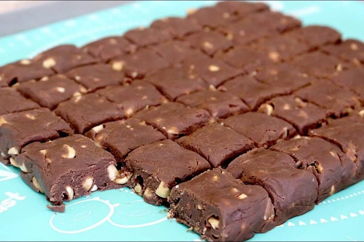 Docinho de chocolate com amendoim e super macio que desmancha na boca