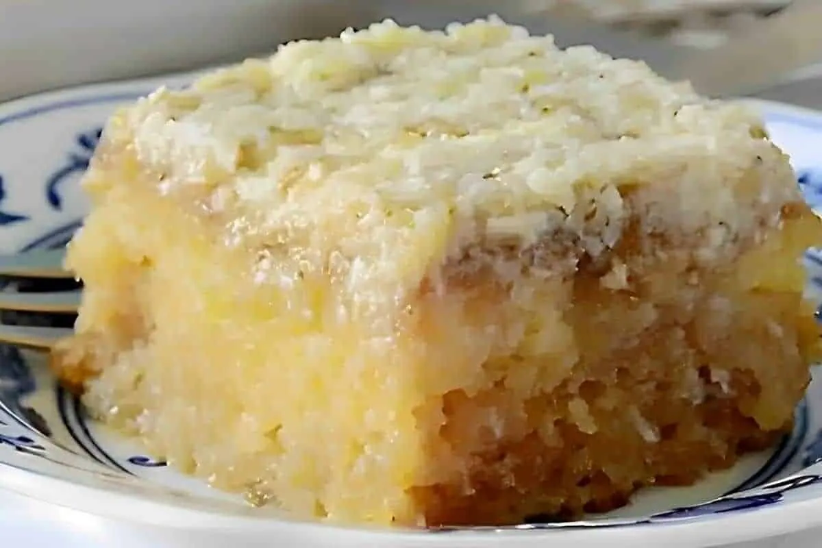 Docinho do céu: um bolo de coco molhadinho e delicioso que vai te conquistar no primeiro pedaço