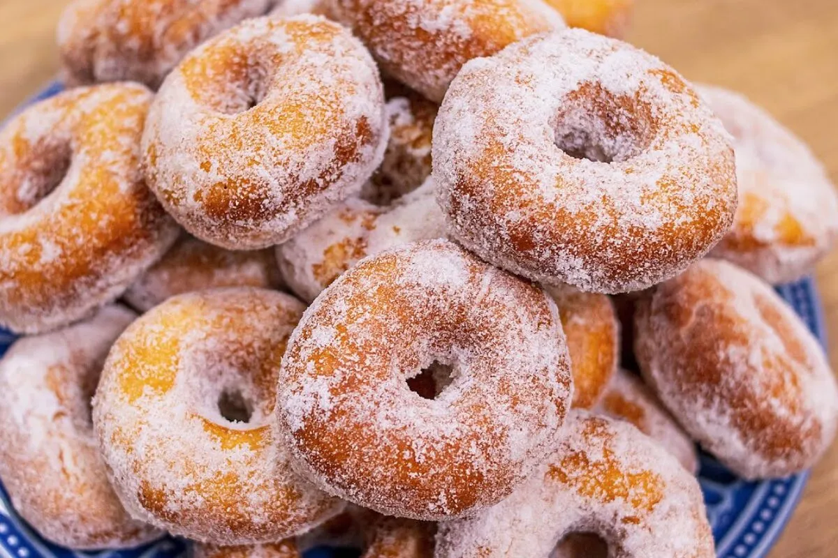 Donuts caseiro fácil de fazer que fica fresquinho e macio por mais tempo