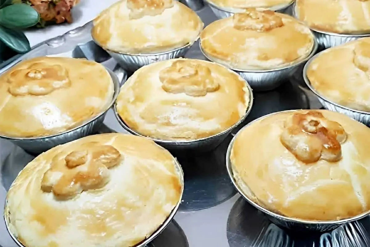 Empada de frango com massa de guaraná que derrete na boca deliciosa e fácil de fazer