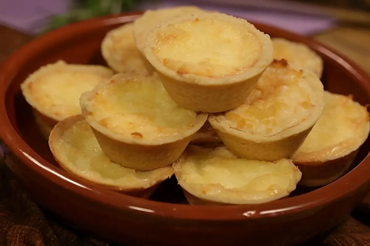 Empada de queijo cremosa prática e muito fácil de preparar um lanche perfeito para hoje