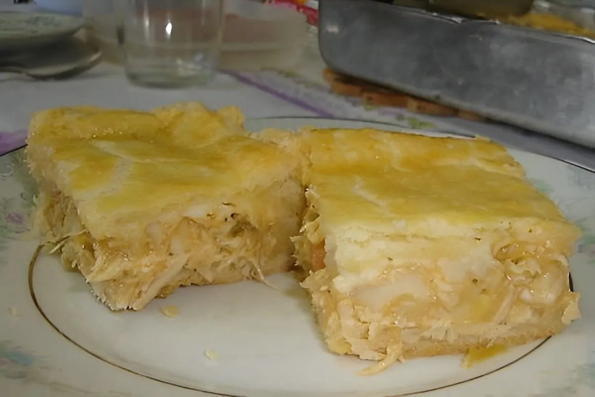 Empadão de frango com catupiry a massa desmancha na boca e o recheio é delicioso