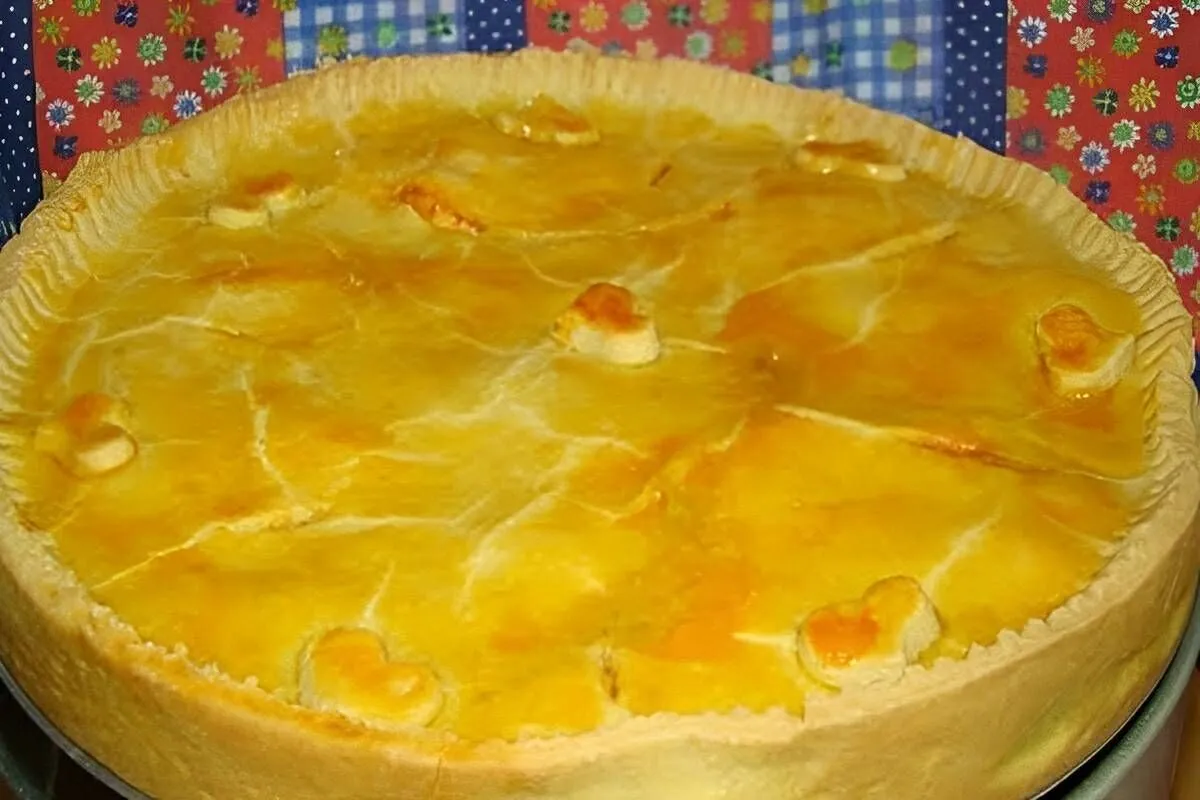 Empadão de frango com massa de 2 ingredientes: empadão que derrete na boca, fácil e delicioso