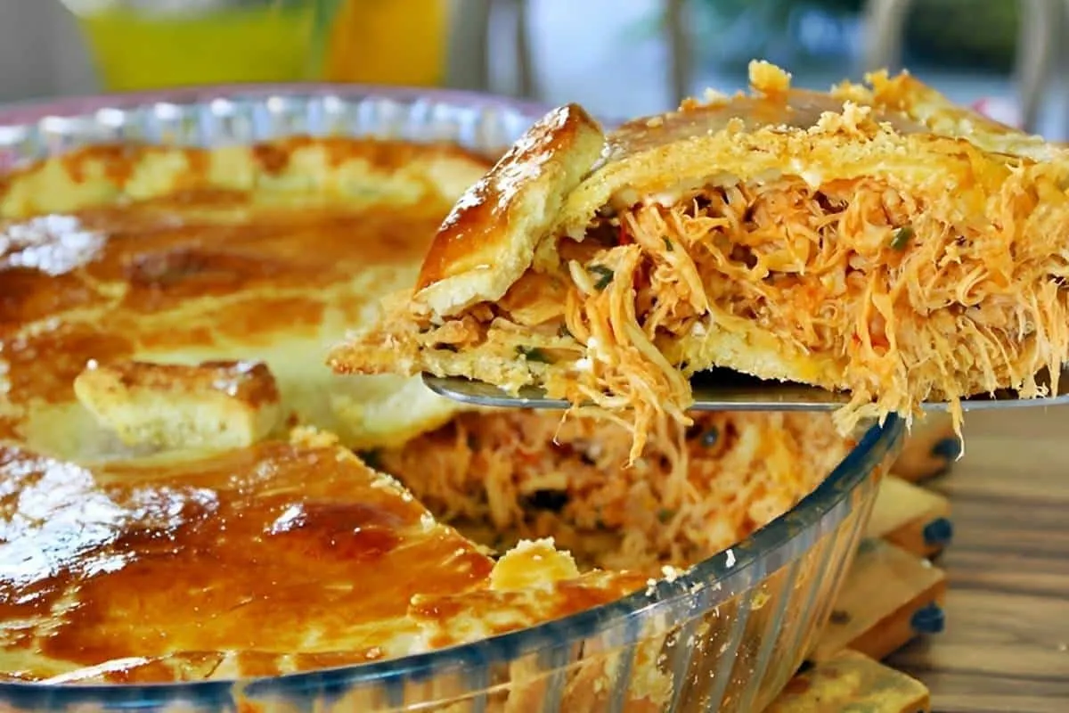 Empadão de frango com massa de 3 ingredientes um lanche delicioso para qualquer ocasião