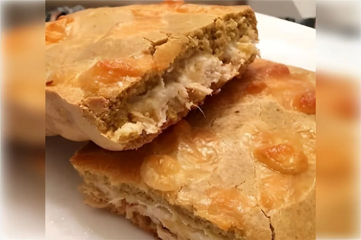 Empadão de frango com massa de creme de leite que derrete na boca prático e fácil