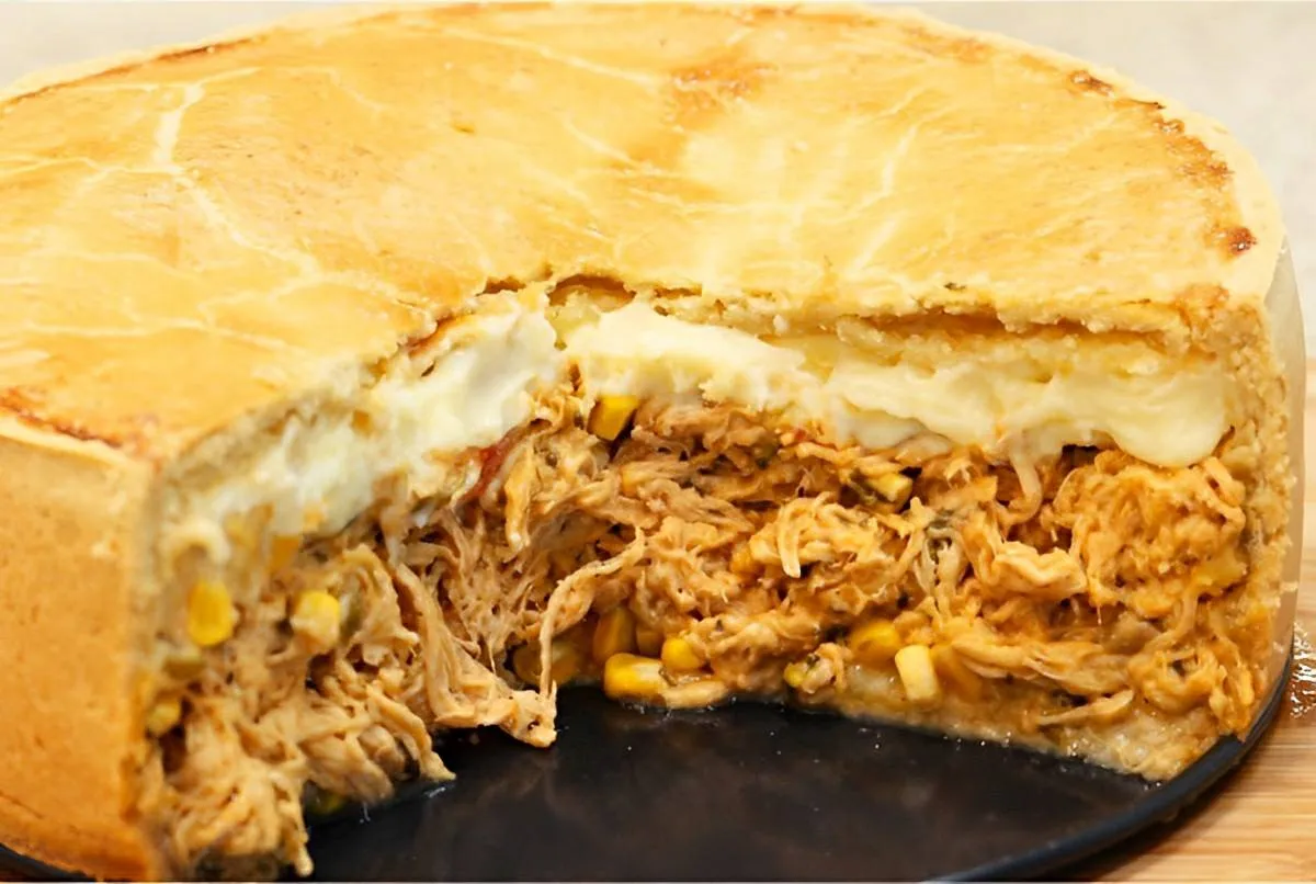 Empadão de frango cremoso com requeijão e muçarela uma delícia fácil de preparar