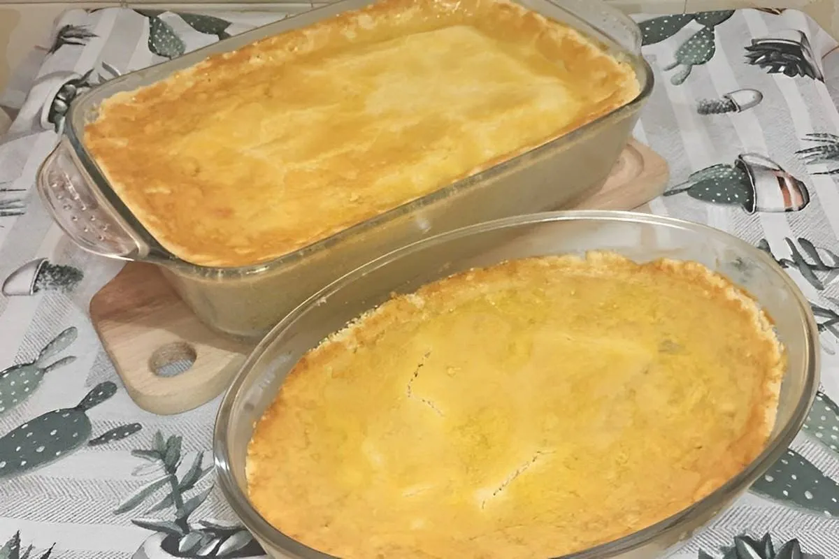 Empadão de frango cremoso feito com massa que derrete na boca perfeito para o lanche