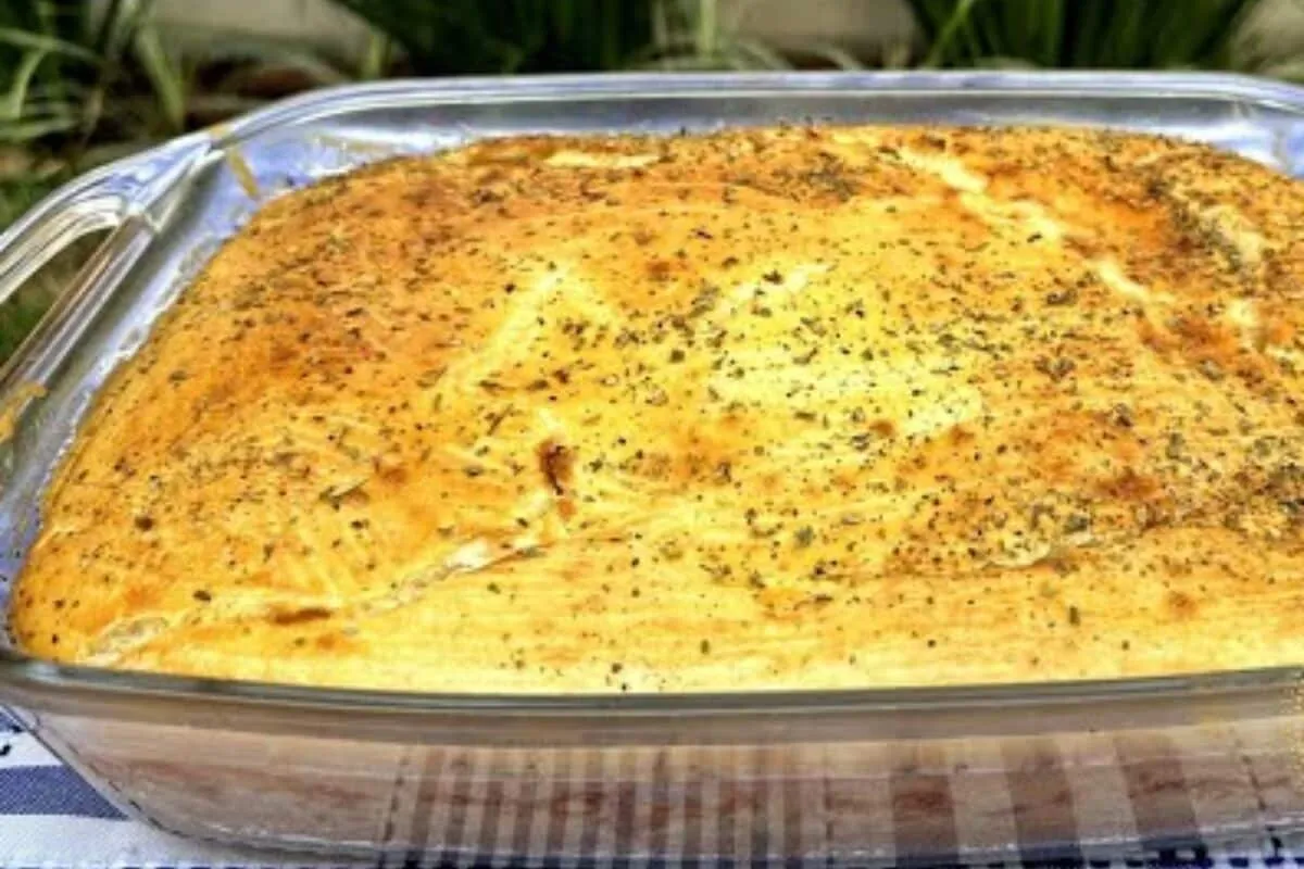 Empadão de frango de liquidificador que fica com uma massa fofinha e muito recheio