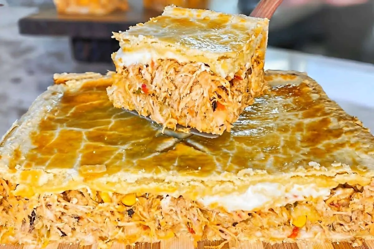 Empadão de frango fácil e cremoso a massa desmancha na boca e o recheio é delicioso