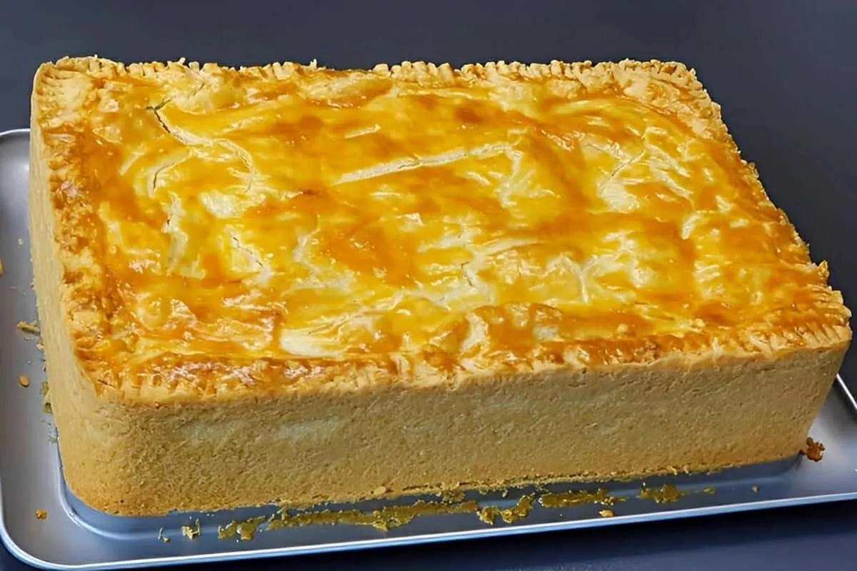 Empadão de frango fácil e delicioso a massa derrete na boca e o recheio é bem molhadinho