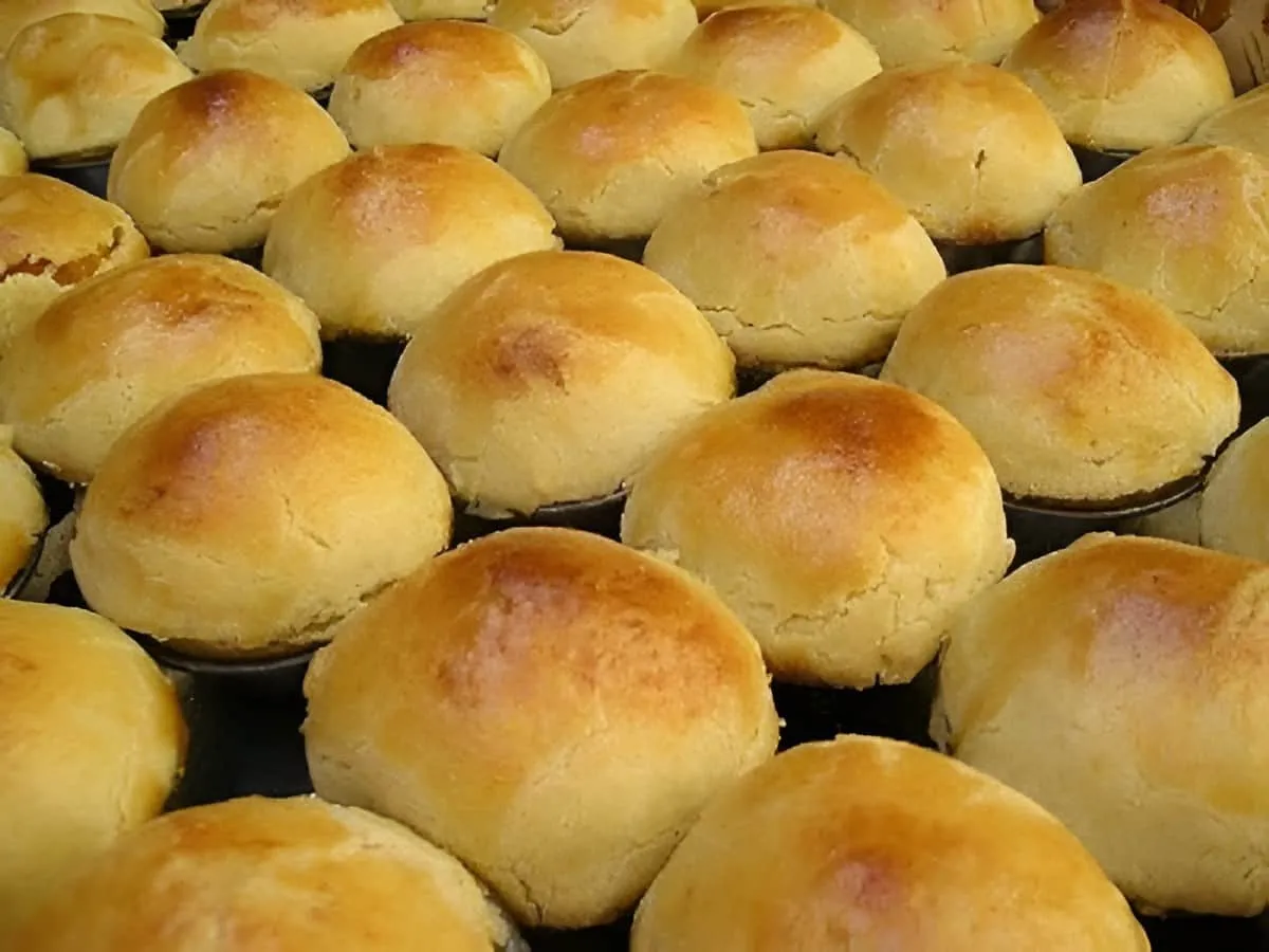 Empadinha de frango com catupiry de salgadeira deliciosa e fácil de ser feita