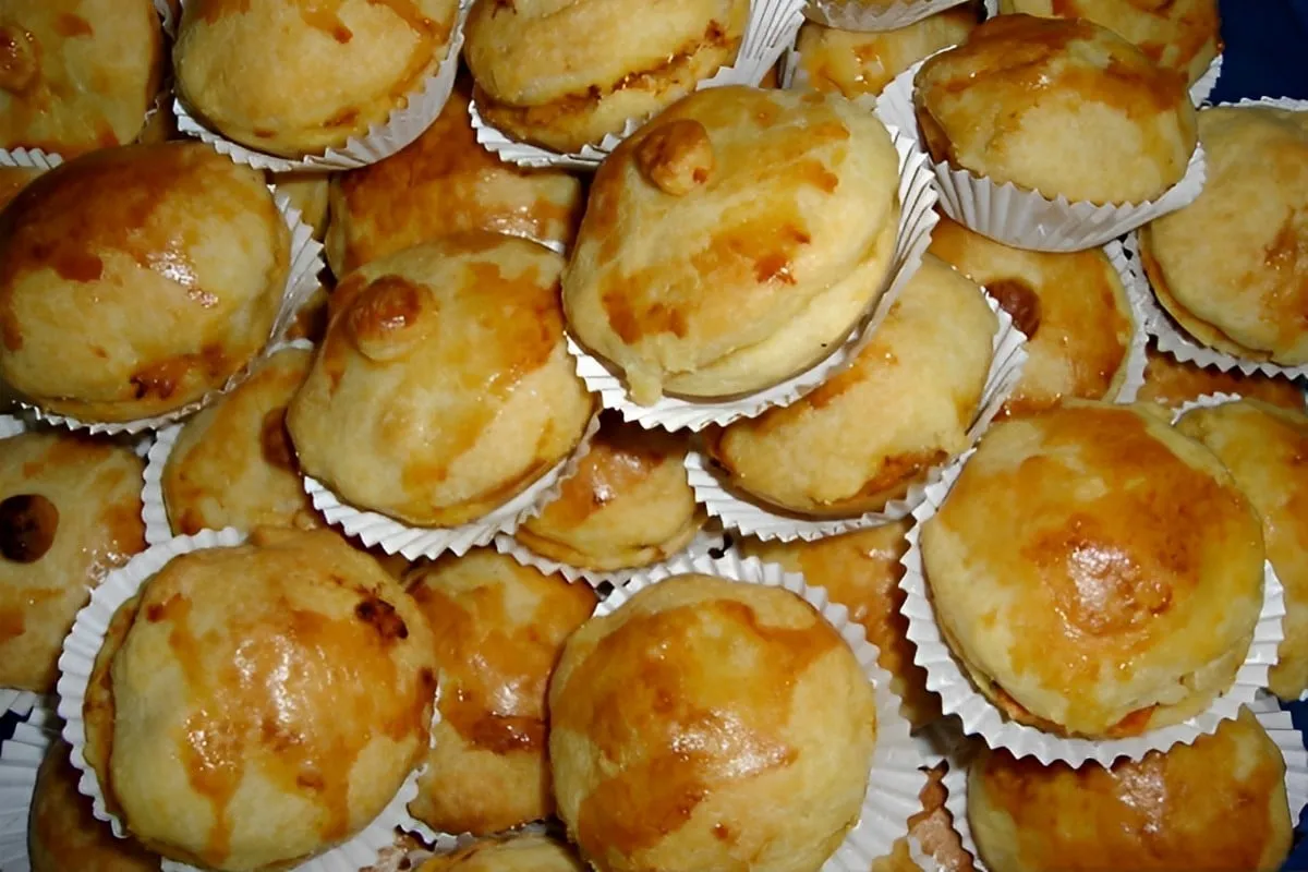 Empadinha de frango com massa que derrete na boca fácil e deliciosa