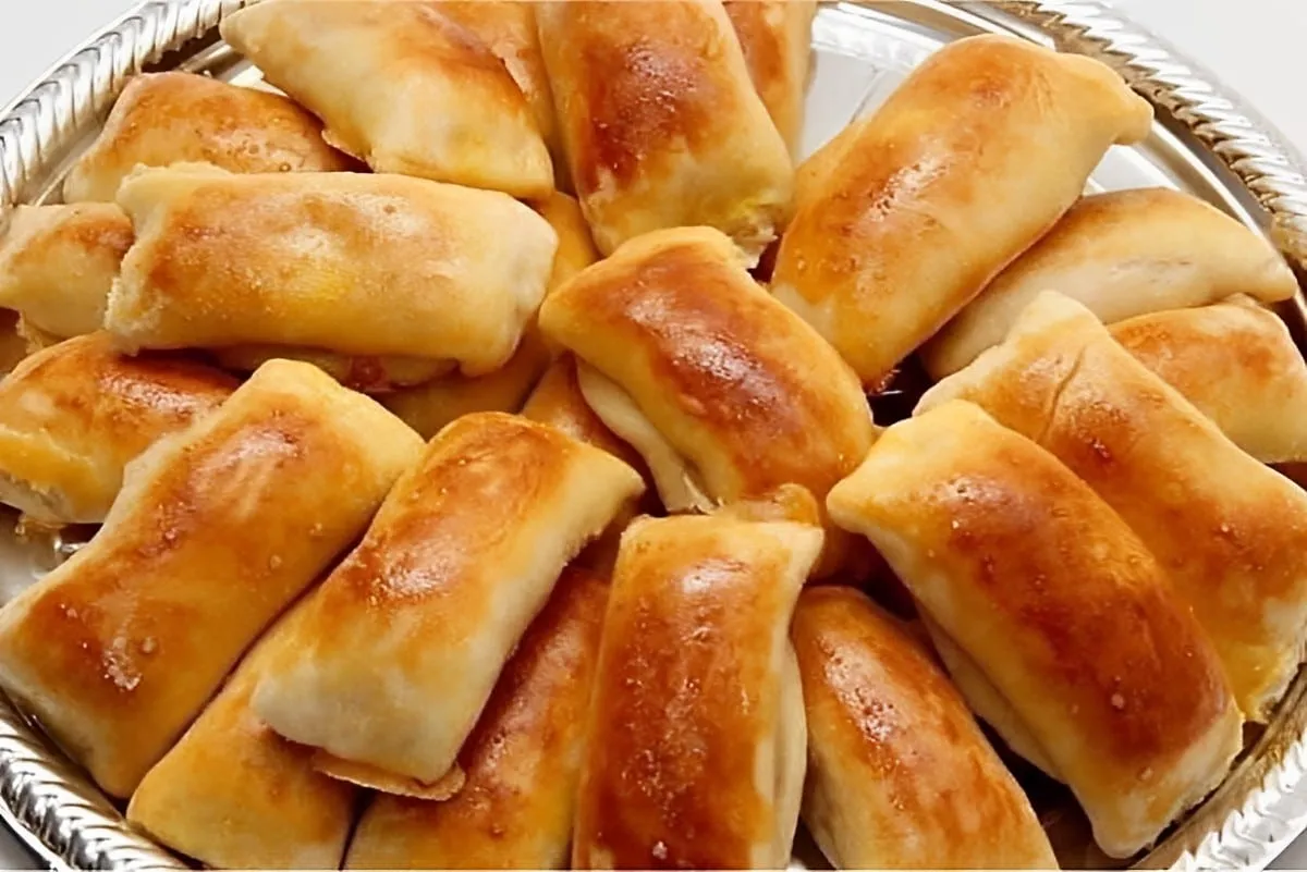 Enroladinho de presunto e queijo assado um lanche fácil e prático para sua tarde