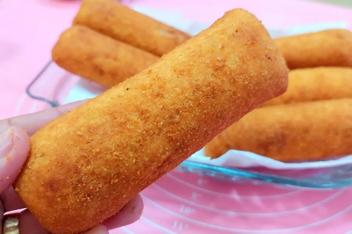 Enroladinho de presunto e queijo com massa caseira e sabor de padaria