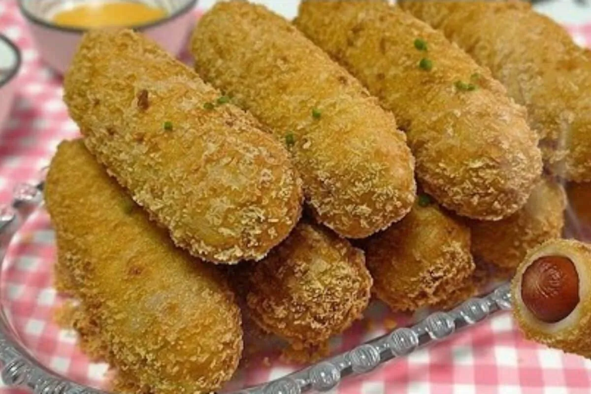 Enroladinho de salsicha crocante e fácil de fazer o lanche preferido das crianças