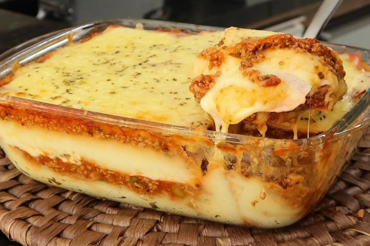 Escondidinho de carne: aprenda a fazer a versão mais cremosa e saborosa que você já experimentou na vida.