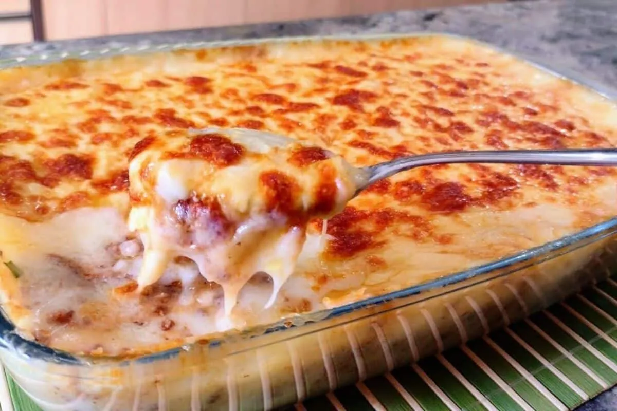 Escondidinho de carne moída com purê de batata, uma refeição completa e muito suculenta