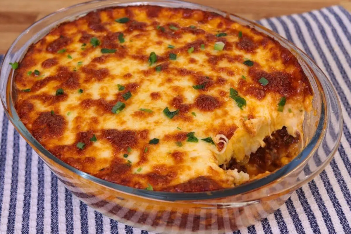 Escondidinho de carne moída cremoso ótimo para almoço de domingo