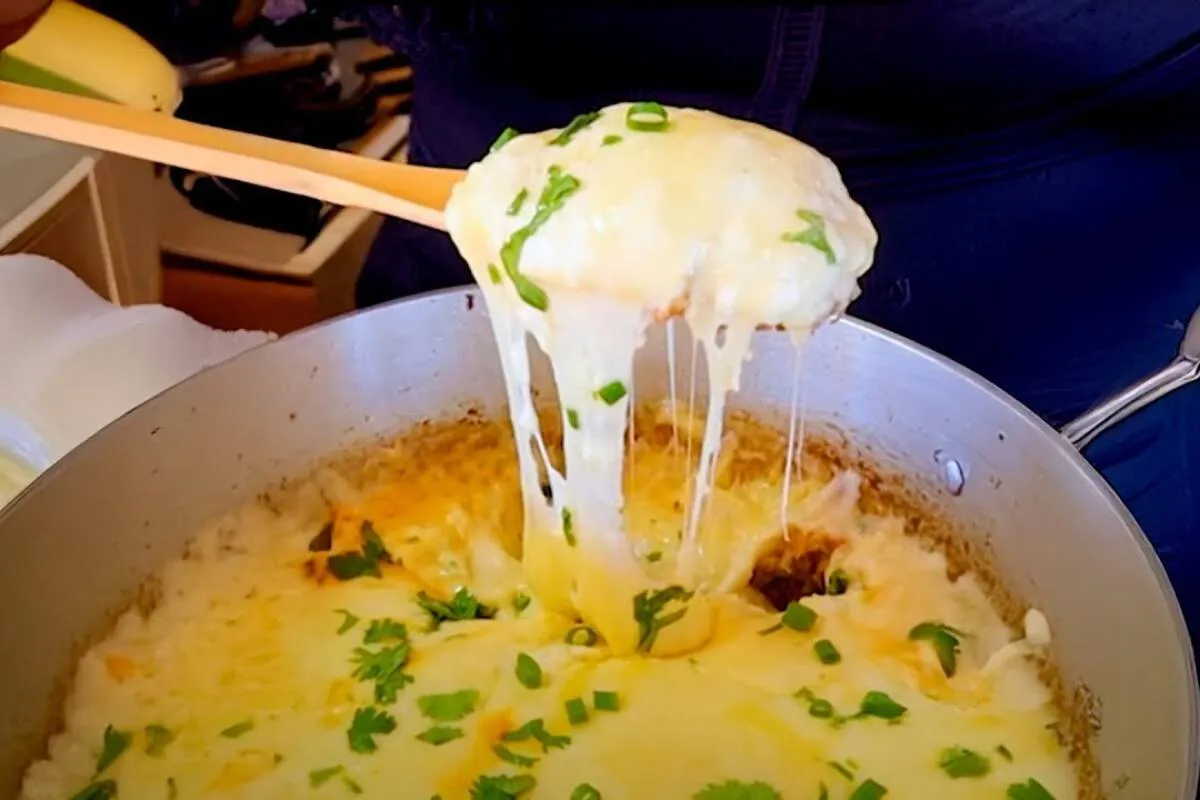 Escondidinho de carne moída super cremoso e fácil de preparar para o seu almoço de amanhã