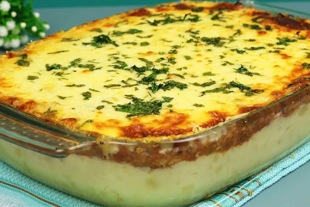Escondidinho de mandioca com carne seca: o sucesso garantido do seu almoço de domingo