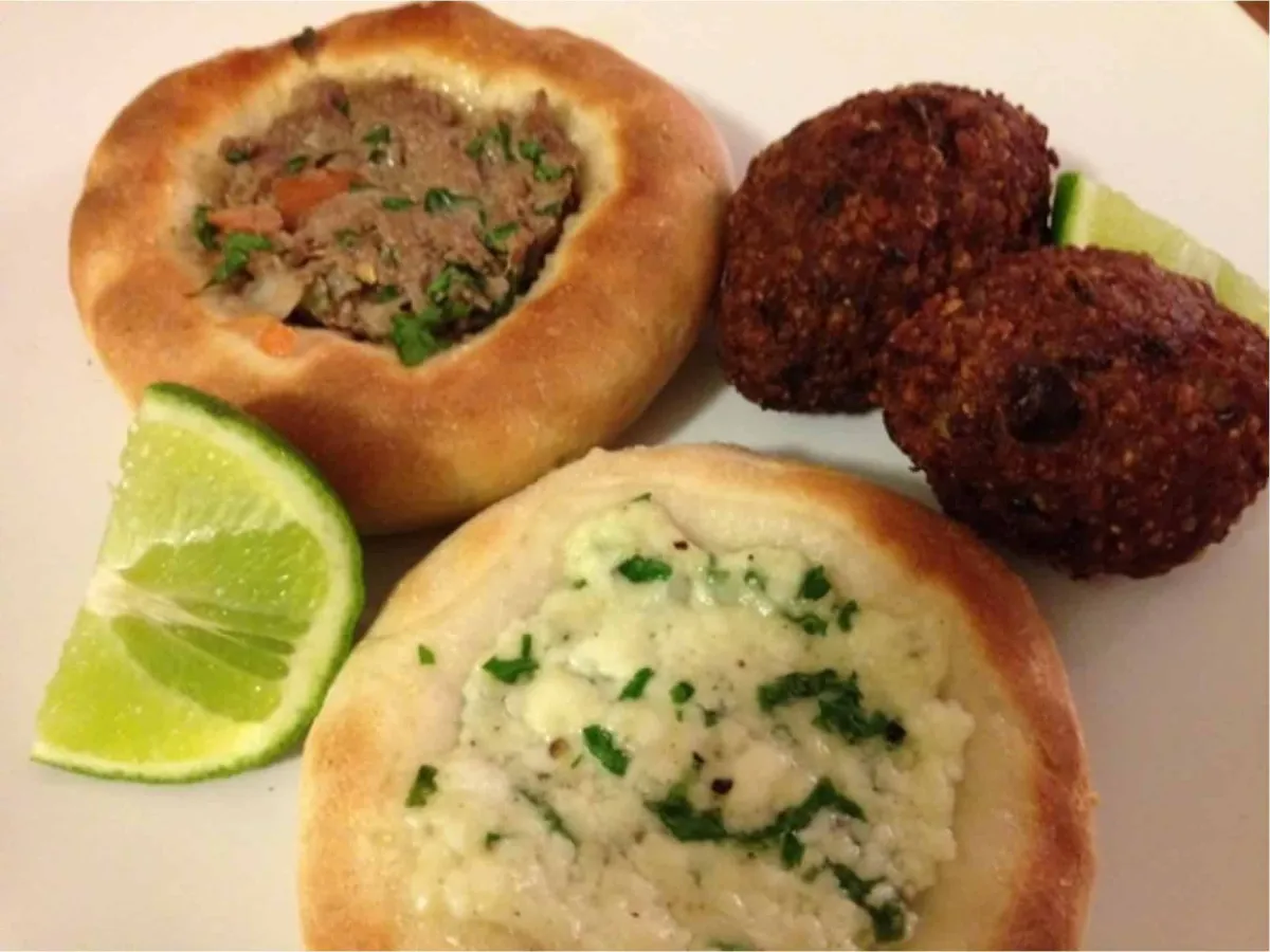 Esfiha aberta de carne e queijo igualzinha do Habibs pra fazer na sua casa
