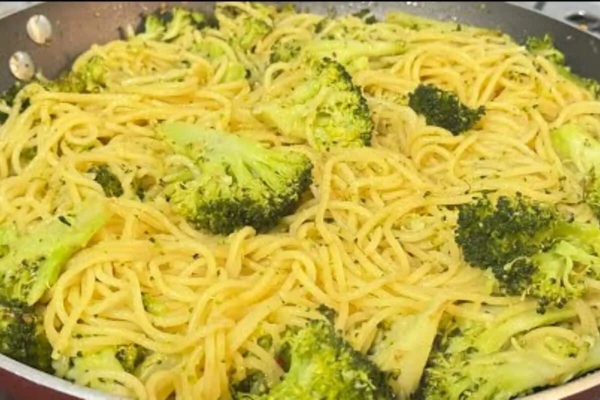 Espaguete ao alho e óleo com aquele douradinho perfeito e sabor marcante do alho frito